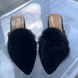 (No brand name) Pom Pom flats